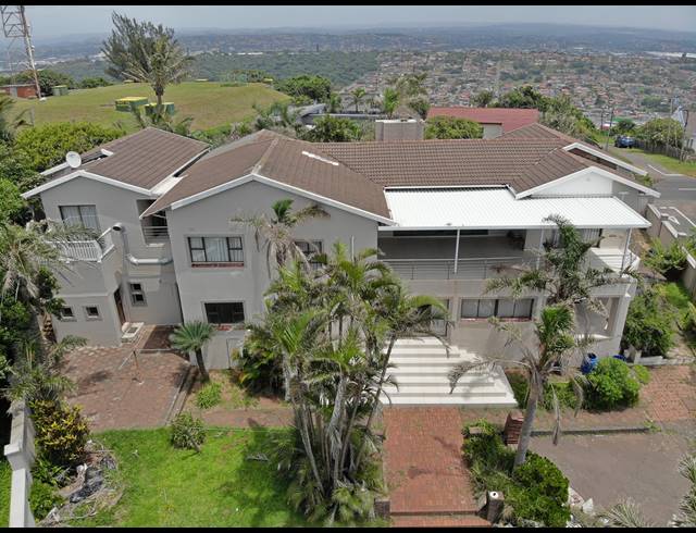 9 BEDROOM FREEHOLD FOR SALE IN BLUFF